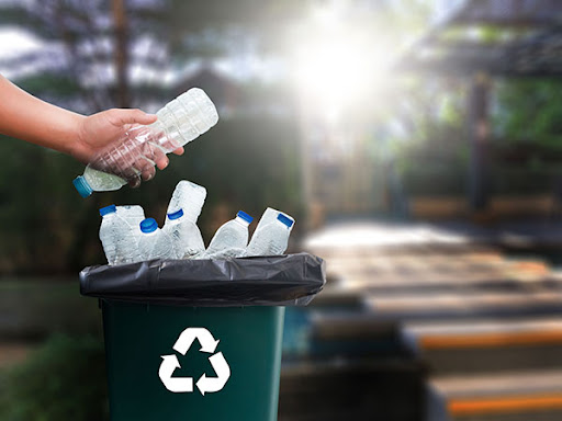Nhựa phế liệu thải ra hàng ngày rất lớn