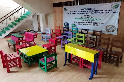 Kỹ sư Philippines đã biến rác tái chế thành những bộ bàn ghế xinh đẹp